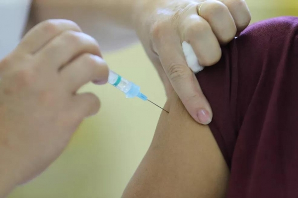 Vacina contra a Covid-19 no Paraná — Foto: Geraldo Bubniak/AEN