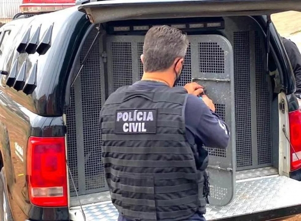Casal de empresários é preso suspeitos de vender piscinas e não entregar em Ponta Grossa — Foto: Divulgação/Polícia Civil
