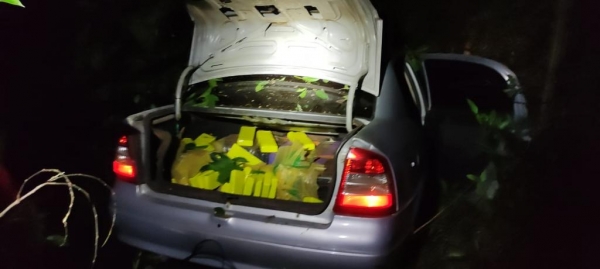 Após buscas foram encontrados cerca de 173 kilos de maconha no interior do veículo. Foto: PF.