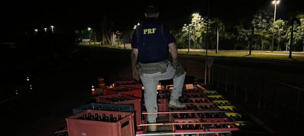 O motorista foi detido e encaminhado para a PF.. Foto; PRF