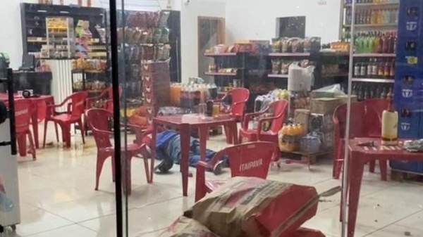 Socorristas do Siate foram acionados para atender a vítima, mas apenas constataram a morte. Foto: Catve.