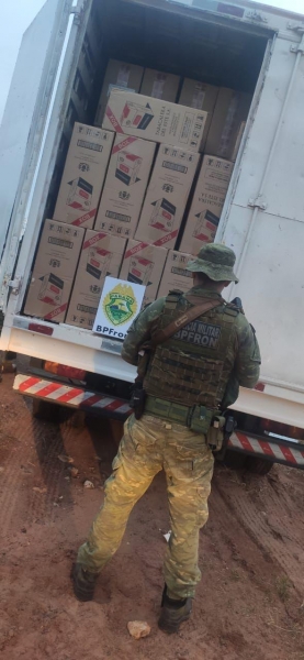 Momento da apreensão do contrabando. Foto: BPFron.