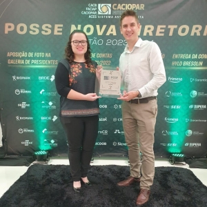 Secretária Executiva, Sra. Maira Jaine Scheibner e o Presidente da ACINSAR, Sr. Kassio Alberto Rusch, Foto: Divulgação.