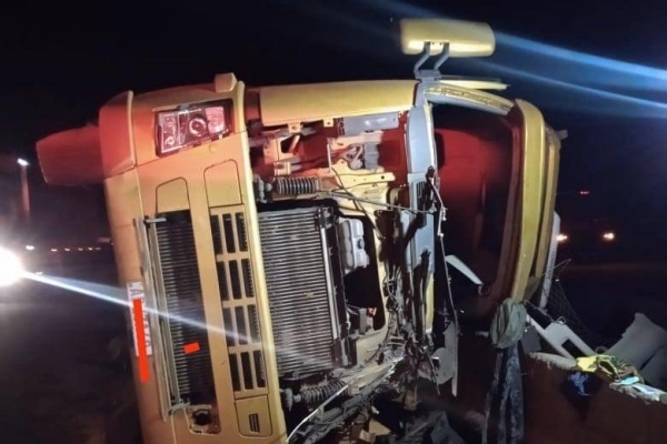 O acidente foi no km 413 da BR-376. Foto: PRF.