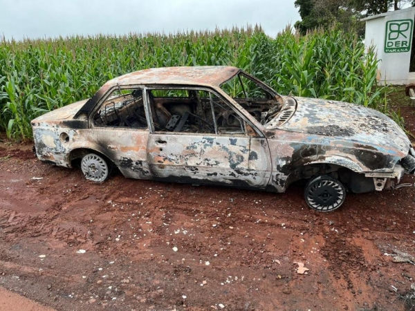 O carro ficou destruído. Fotos: Portal Nova Santa Rosa.