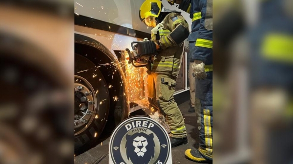 Receita Federal conta com ajuda do Corpo de Bombeiros ao detectar drogas em ônibus de turismo em São Miguel do Iguaçu — Foto: Receita Federal