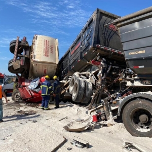 Batida traseira entre caminhões na PR-498 deixa um morto e dois feridos, diz médico do Samu — Foto: Samu/divulgação