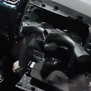 Polícia prende casal transportando metralhadoras em painel de veículo, em Mandaguari — Foto: PRF/divulgação