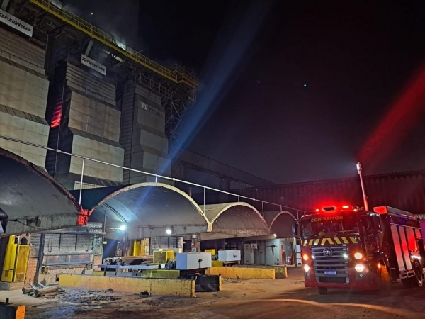 Incêndio atinge silo de empresa em Ponta Grossa — Foto: Corpo de Bombeiros