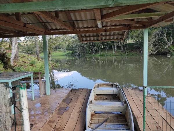 Três pessoas morrem afogadas após bote virar em represa, em Inácio Martins — Foto: Corpo de Bombeiros de Irati