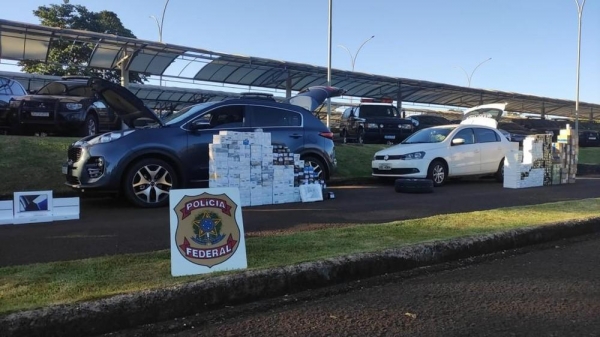 Suspeitos usavam fundo falso de veículos para transportar mercadorias do Paraguai. — Foto: Polícia Federal