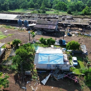 Temporal causa estragos em Pinhal de São Bento — Foto: Júlio César Alves/Rádio Ampére