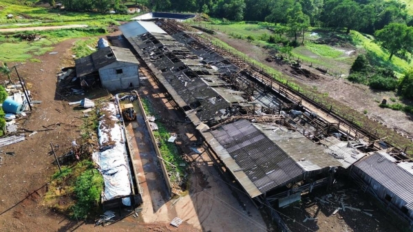 Temporal causa estragos em Pinhal de São Bento — Foto: Júlio César Alves/Rádio Ampére