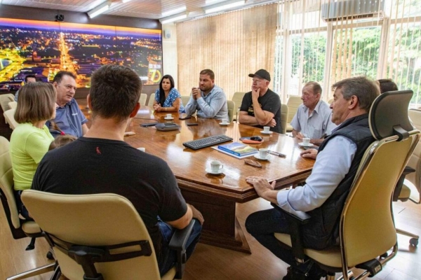 Reunião discute ações para diminuir acidentes em trecho perigoso da PR-317. Foto: Assessoria.