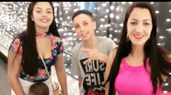 Mãe e dois filhos morrem após fiação elétrica romper e cair dento de piscina, em Rio Branco do Sul — Foto: Arquivo pessoal