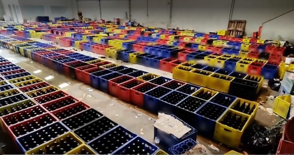 Barracão com mais de 18 mil cervejas falsificadas — Foto: Reprodução