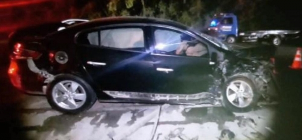Motorista invadiu pista contrária e bateu em carro onde professora estava — Foto: Bpr
