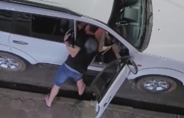 PM filmado agredindo companheira é preso em Capanema — Foto: Reprodução