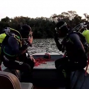 Bombeiros buscam por pai e filho desaparecidos em rio do Paraná — Foto: Corpo de Bombeiros