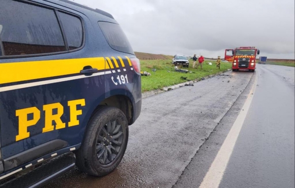 A vítima fatal, uma mulher de aproximadamente 55 anos que estava no Megane. Foto: PRF.