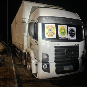 Caminhão apreendido com cigarros. Foto: BPFron.