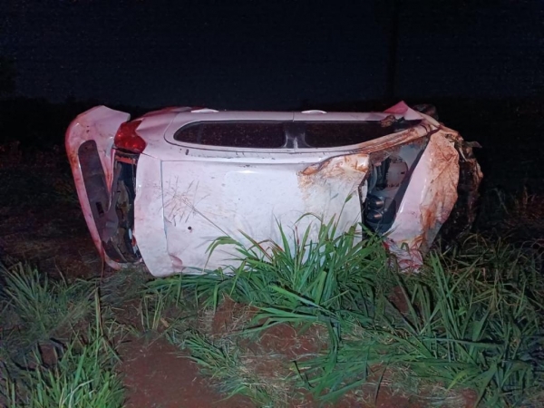 O carro ficou destruído. Foto: PRE.