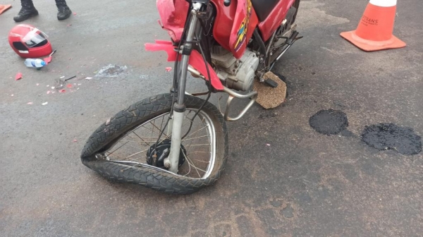 Primeiro acidente entre uma Honda XLR e um Chevrolet Cruze (Fotos: Portal Nova Santa Rosa)