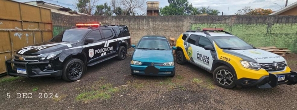 Carro usados pelos suspeitos foi apreendido pela polícia — Foto: PM/Santa Terezinha de Itaipu