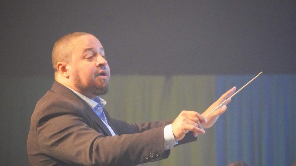 O professor e maestro, Ewerton Alves dos Santos. Foto: Divulgação.