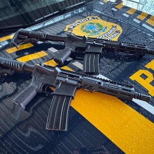 Armas apreendidas. Foto: PRF.