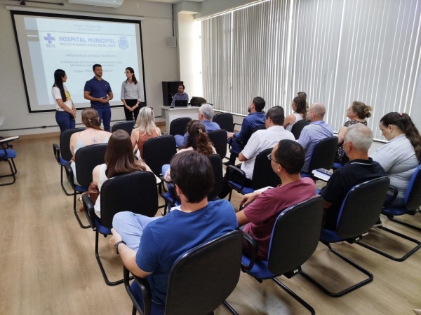 Reunião sobre o projeto de reforma e ampliação do Hospital Municipal, realizada na Acipa.  Crédito da foto: Assessoria/Prefeitura