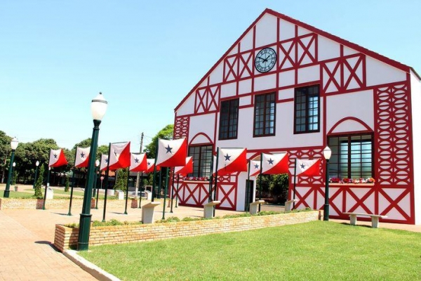 Praça do Colonizador em Nova Santa Rosa. Foto: Portal Nova Santa Rosa.