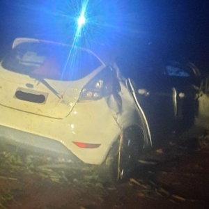 O Fiesta que a jovem pilotava tem placas de Cascavel. Foto: PRE.