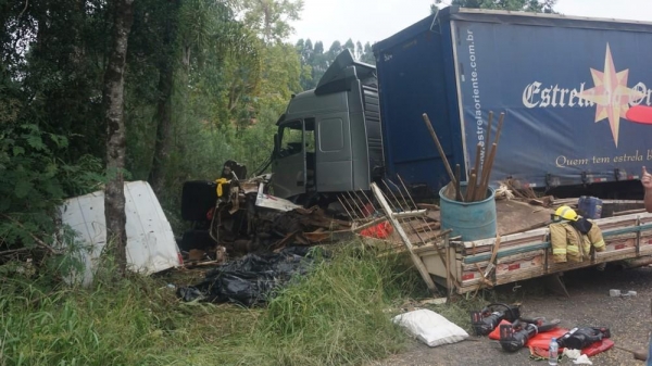 Acidente aconteceu na BR-476 — Foto: Grupo Verde Vale de Comunicação