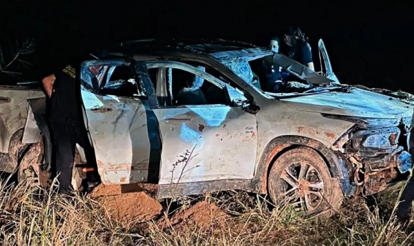  Fiat Toro branca soterrada. Foto: O Bemdito.