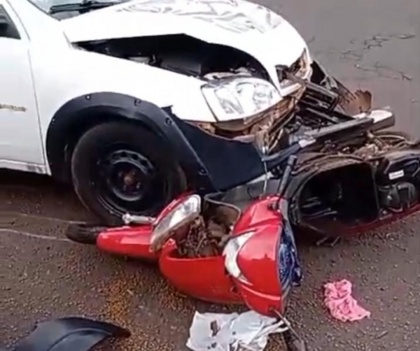 A vítima conduzia uma Honda Biz, que acabou colidindo com a picape GM/Montana. Foto: Divulgação.