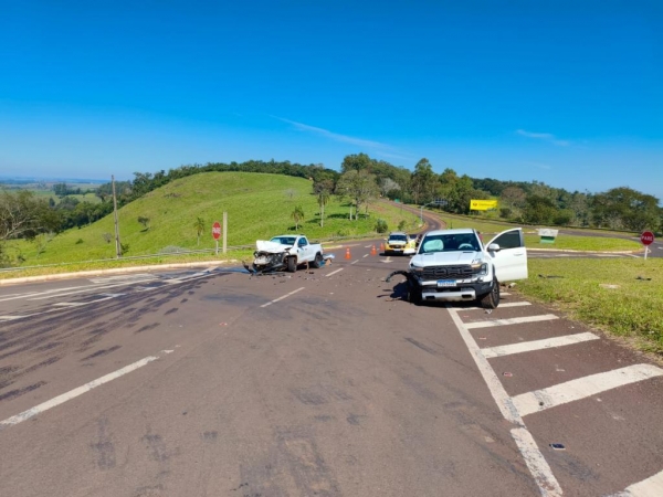 O condutor da Fiat Strada, de 31 anos, teve ferimentos leves. Foto: PRE.