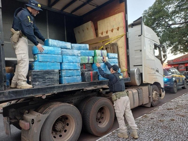 Droga apreendida. Foto: PRF.