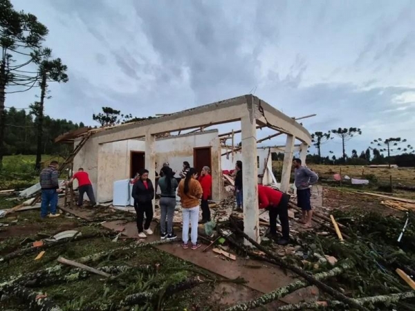 O tornado que atingiu o município de Reserva, nos Campos Gerais do Paraná. Foto: Divulgação.