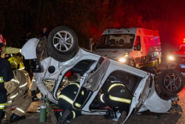 O carro capotou diversas vezes. Foto: GMC Online.