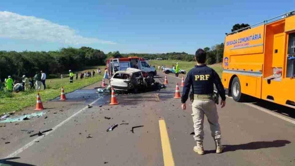 O condutor do Geely morreu no local. Foto: PRF.