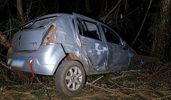 O veículo ficou destruido. Foto: Divulgação.