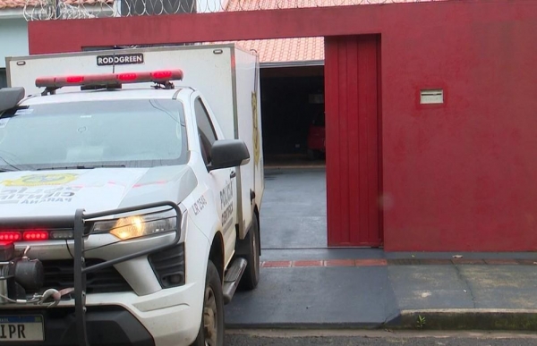 Casa em que corpo foi encontrado, em Londrina. — Foto: Rogério Pinheiro/RPC