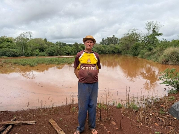 Arlindo Schirman estima prejuízo de R$ 12 mil após perder plantações de milho. Foto: Portal Nova Santa Rosa.